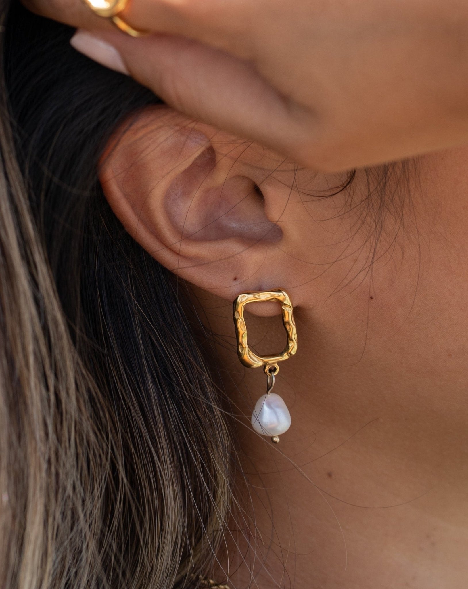 FRAME EARRINGS - DE.FINE Collection Jewelry