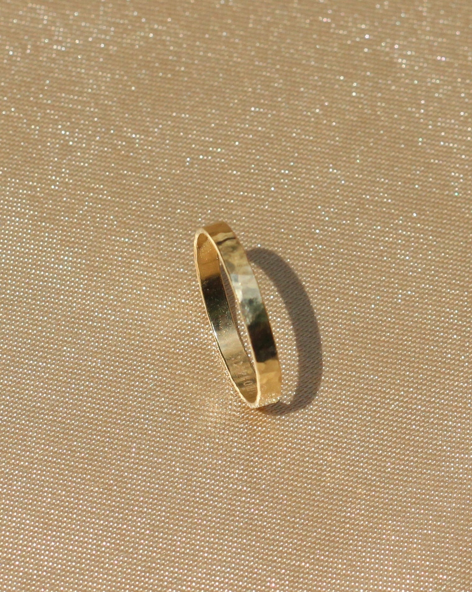 HAMMERED ETERNITY BAND - DE.FINE Collection Jewelry