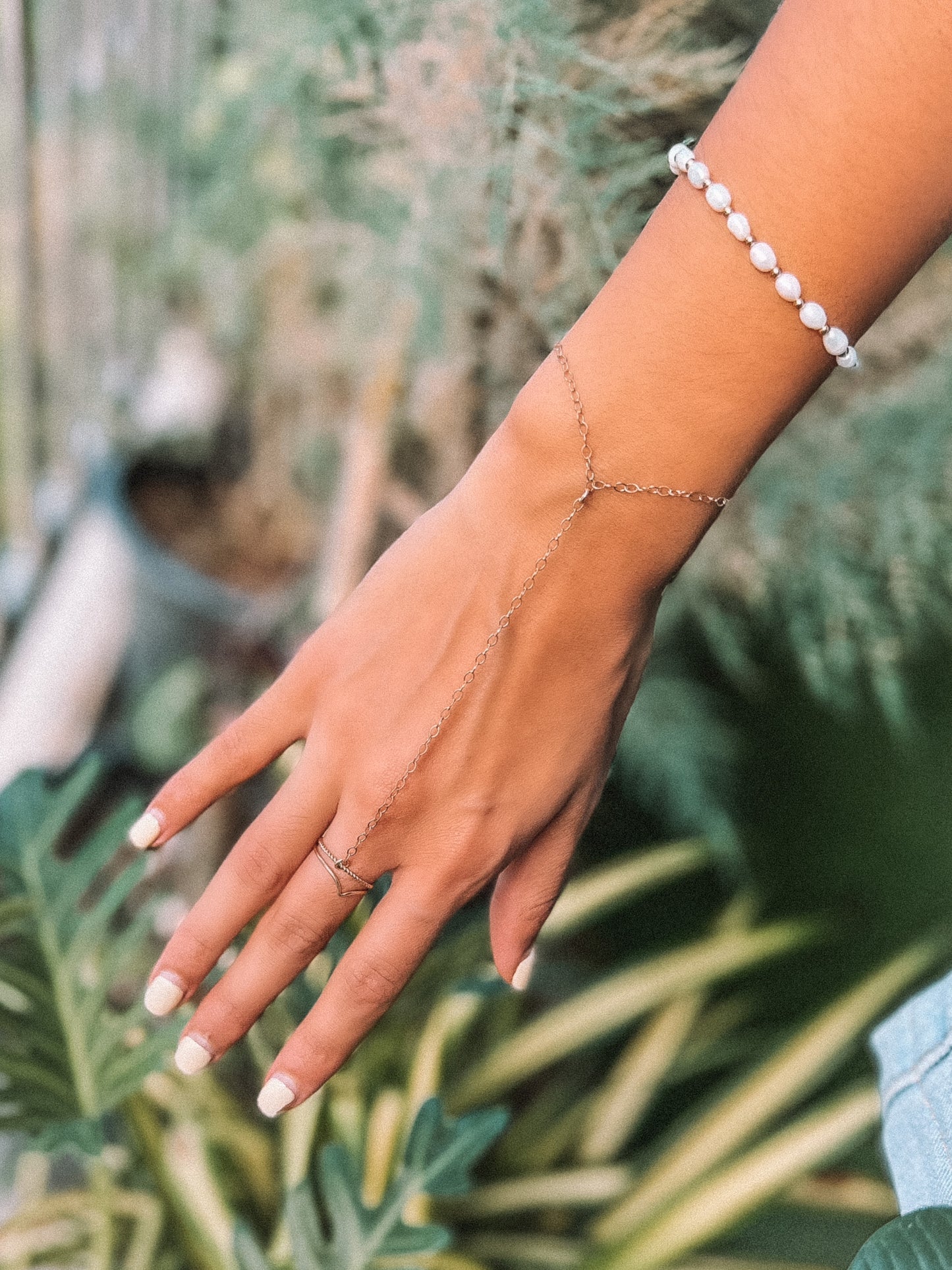ELEVATED HAND CHAIN