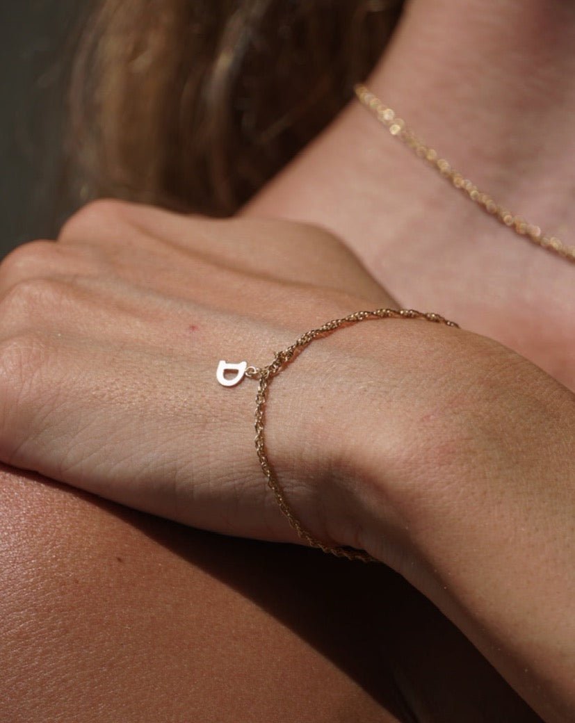 SINGLE INITIAL BRACELET - DE.FINE Collection Jewelry